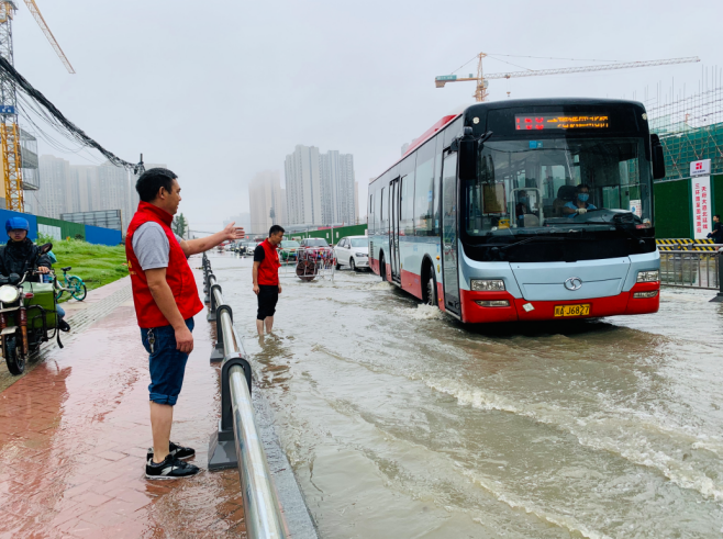 “城市之舟”乘风破浪,成都公交集团“巴士先锋”护航民生(图4)