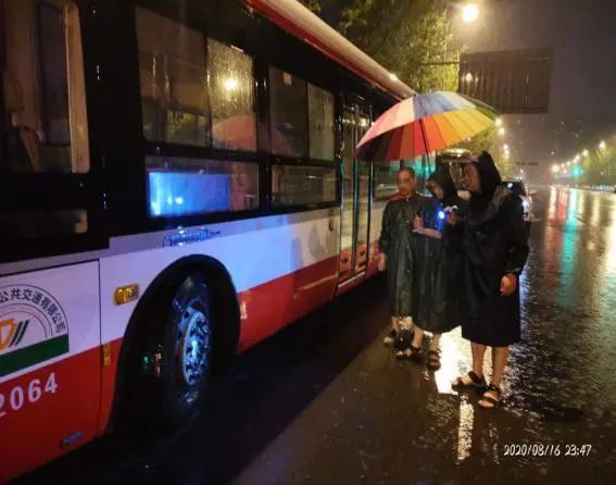 “城市之舟”乘风破浪,成都公交集团“巴士先锋”护航民生(图7)