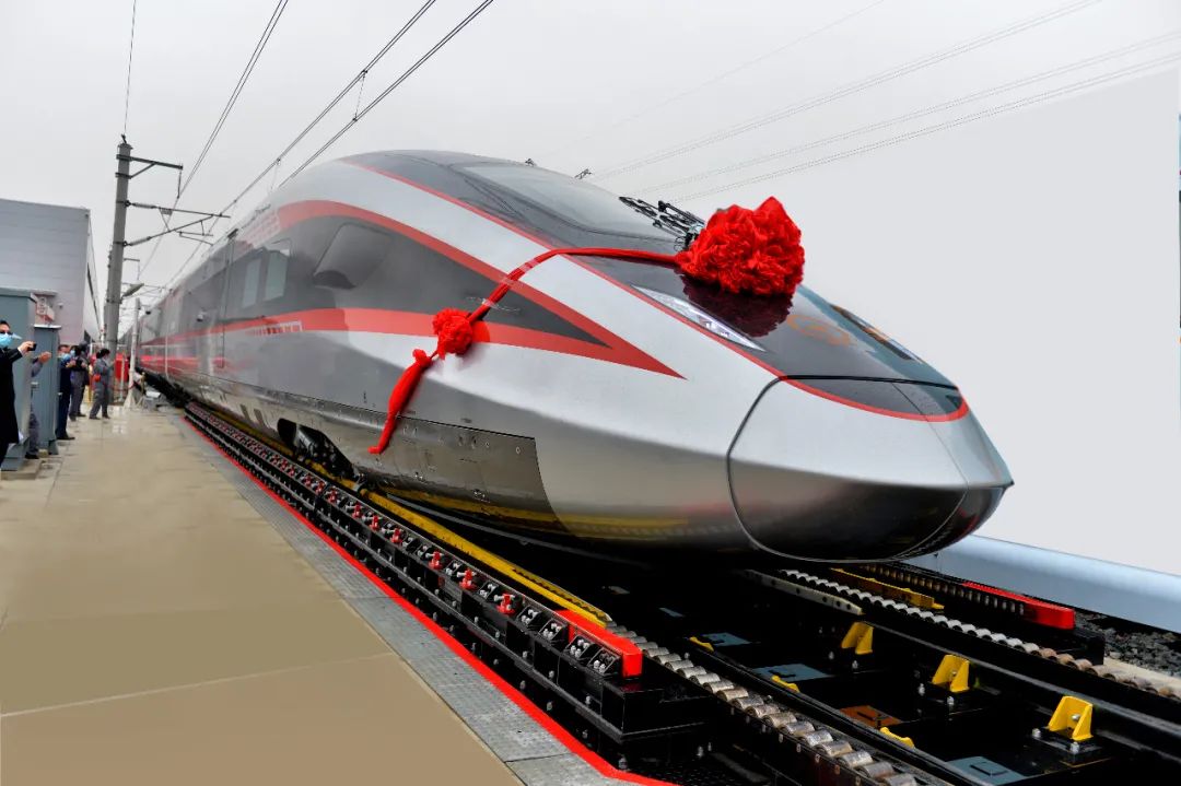 中国中车：时速400公里跨国动车组下线(图1)