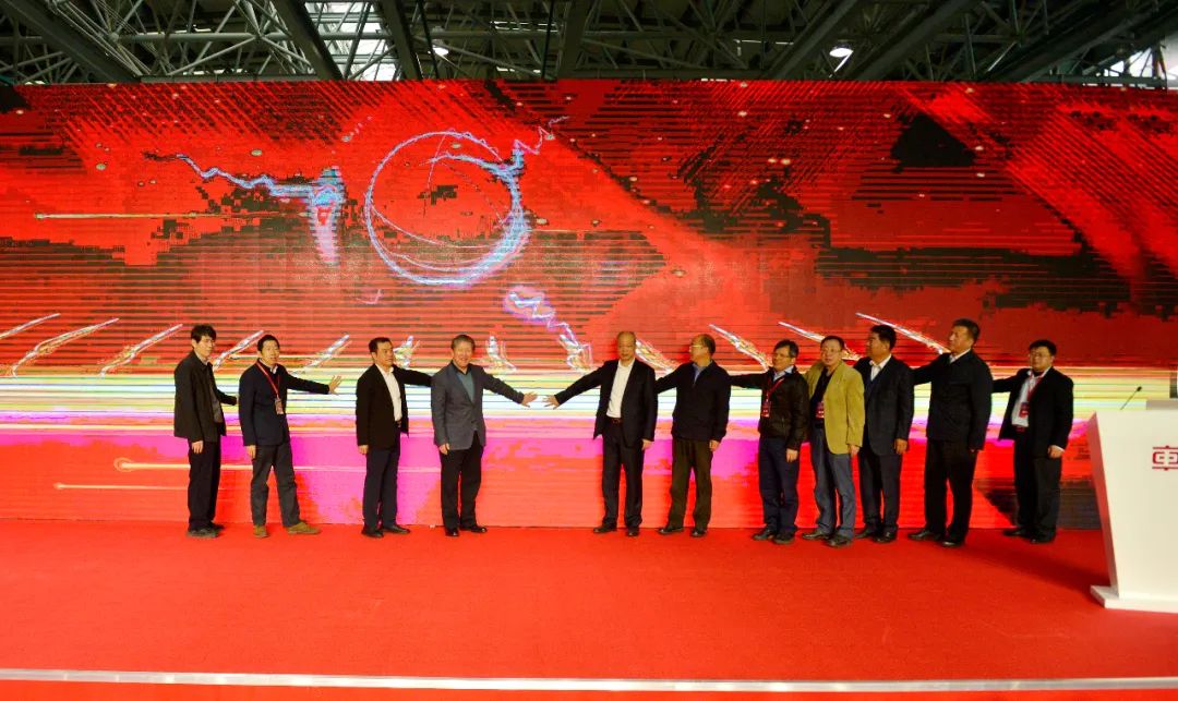 中国中车：时速400公里跨国动车组下线(图2)