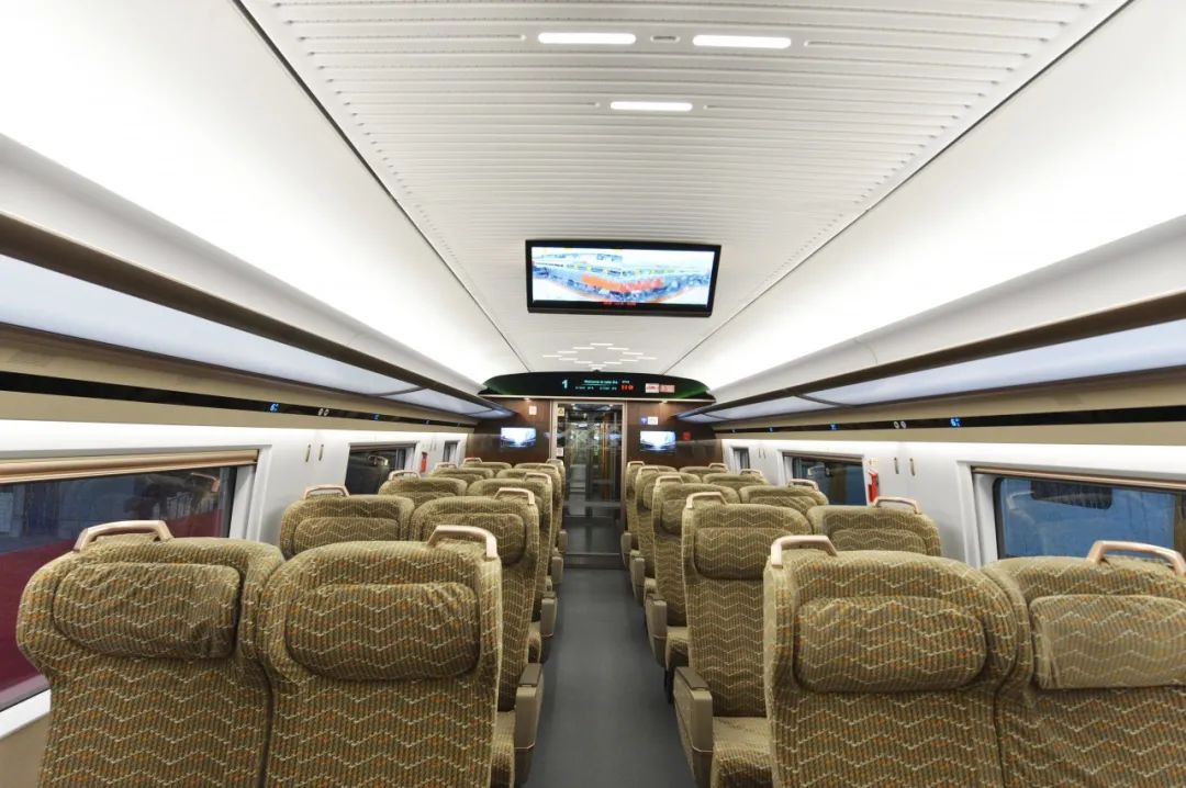 中国中车：时速400公里跨国动车组下线(图5)