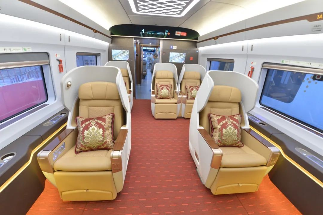 中国中车：时速400公里跨国动车组下线(图4)