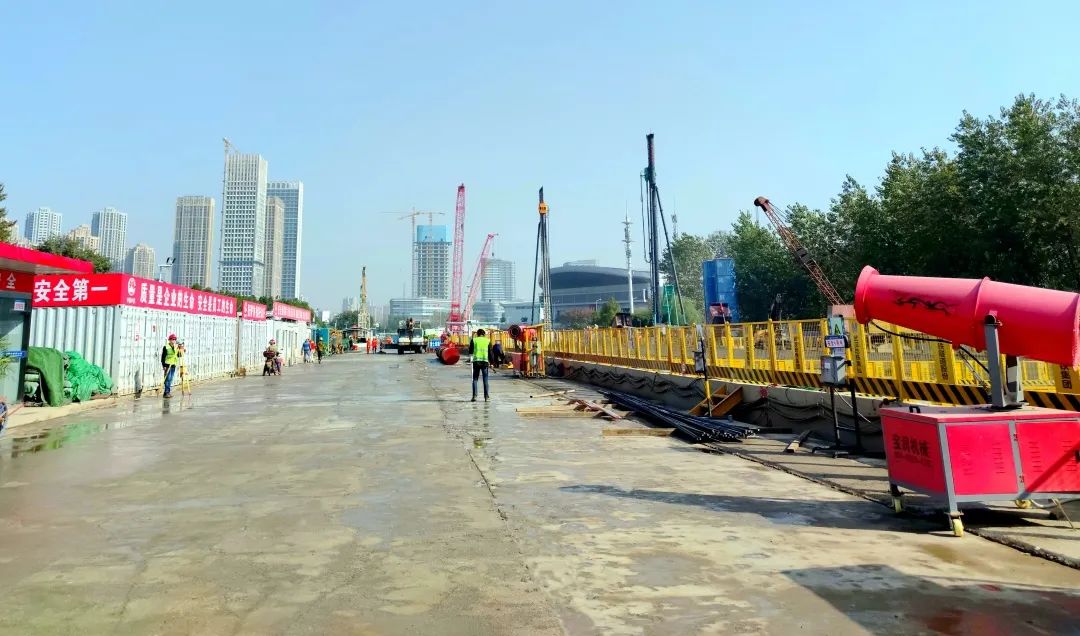 决战四季度|武汉地铁文明施工与进度并肩,16号线国博中心南站开启施工“加速度”(图3) 决战四季度|武汉地铁文明施工与进度并肩,16号线国博中心南站开启施工“加速度”(图3)