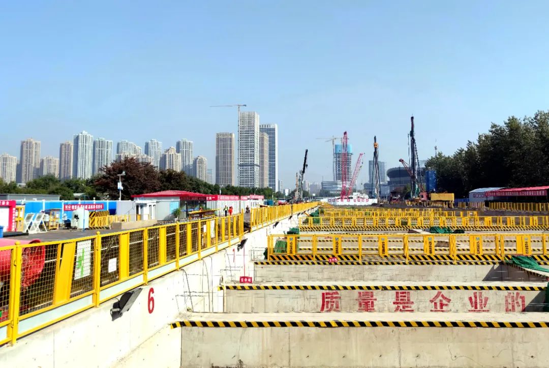 决战四季度|武汉地铁文明施工与进度并肩,16号线国博中心南站开启施工“加速度”(图4) 决战四季度|武汉地铁文明施工与进度并肩,16号线国博中心南站开启施工“加速度”(图4)