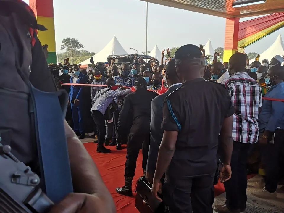 加纳总统为中铁五局承建的加纳TN项目恩索考医院竣工剪彩(图1)