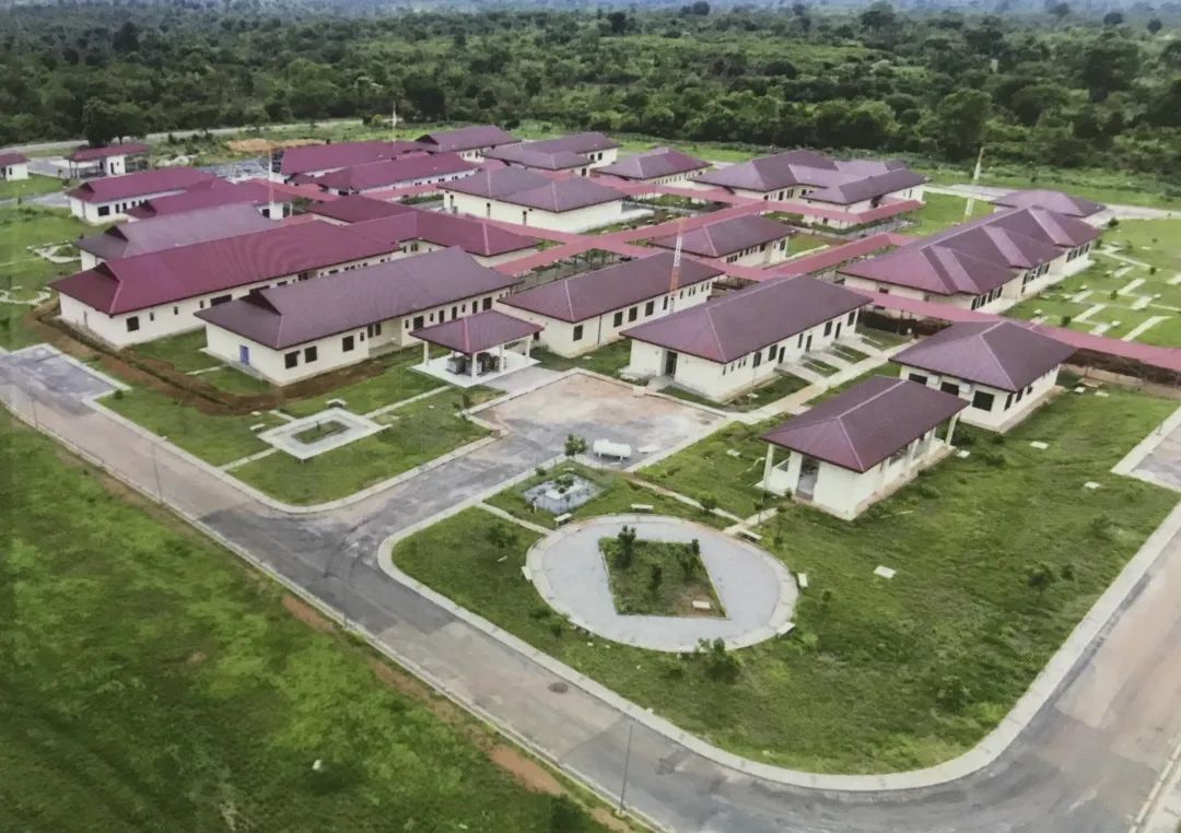 加纳总统为中铁五局承建的加纳TN项目恩索考医院竣工剪彩(图3)