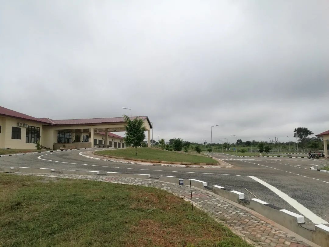 加纳总统为中铁五局承建的加纳TN项目恩索考医院竣工剪彩(图4)