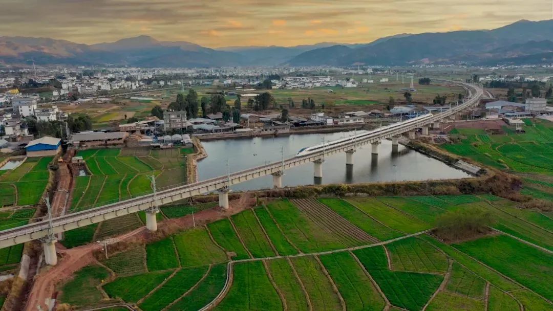 今日开通!这里将结束不通铁路的历史(图3) 图片