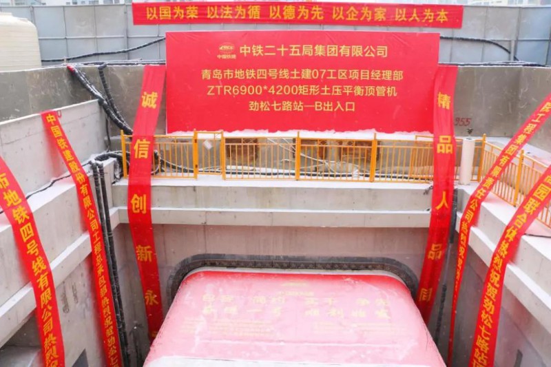 3-21122Q02P1611.jpg