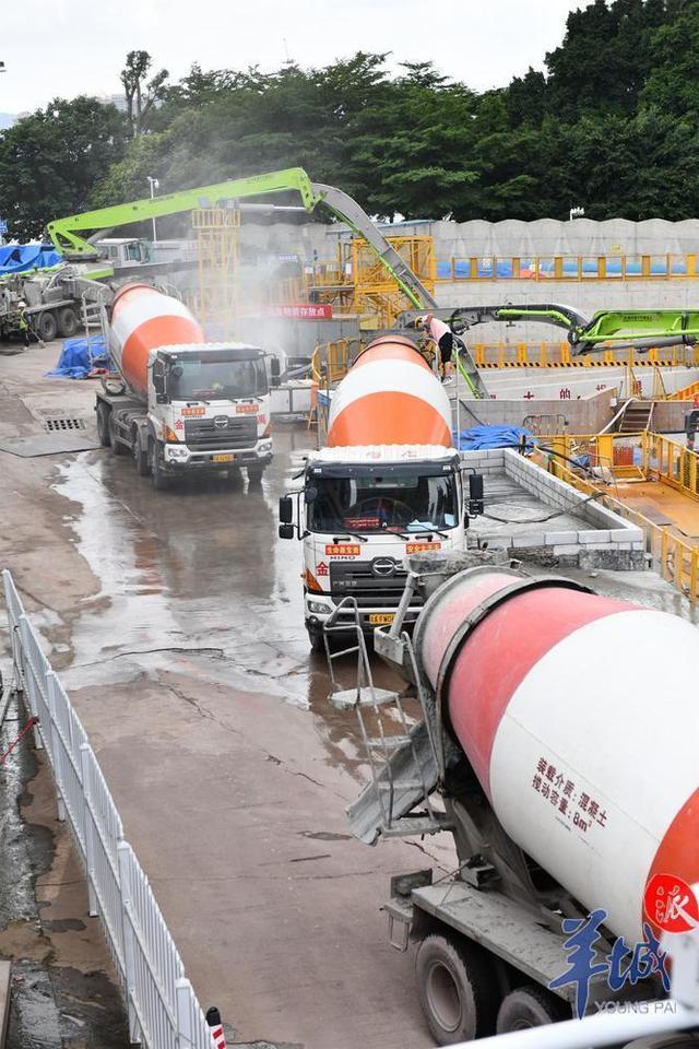 广州地铁10号线滨江东路站开始底板浇筑(图1) 3-2206020T55NS.jpeg