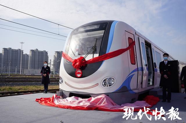 △南通轨道交通 2 号线首列车 △南通轨道交通 2 号线首列车