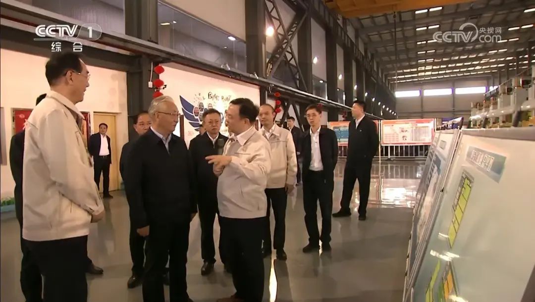 国务院副总理张国清视察西安比亚迪(图1) 3-23101P91534933.jpg