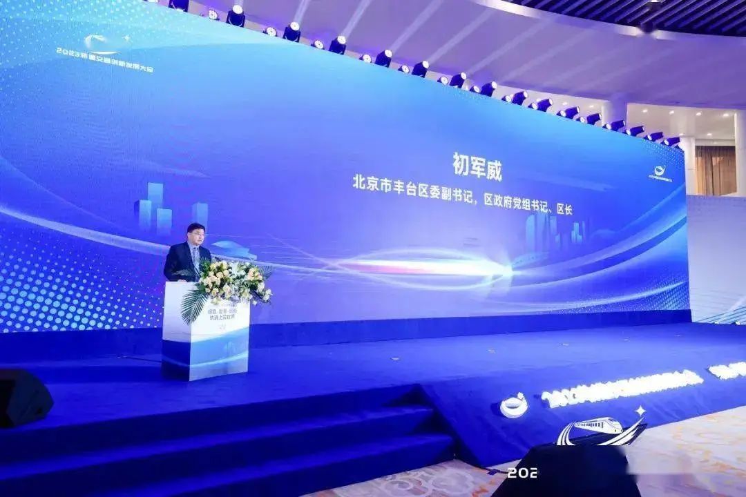 3-231110113I1N9.jpg