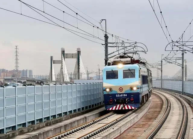 3-24021ZS405C0.png
