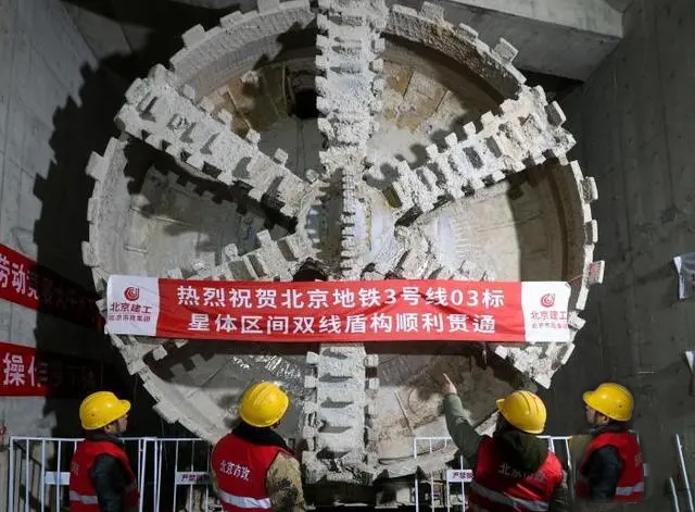 3-24022FU234595.jpg