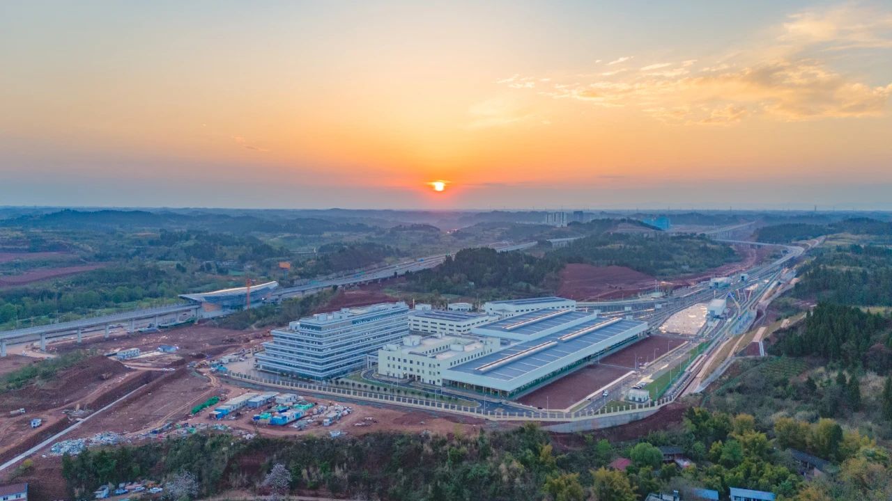 国内首个梯田造型地铁车辆段投入使用(图1)