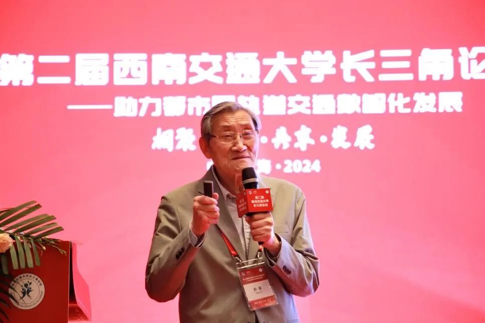 ▲孙章做分享介绍