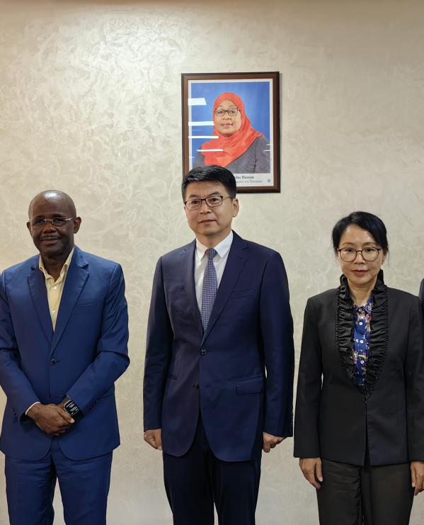 会见坦桑尼亚交通部长姆巴拉瓦