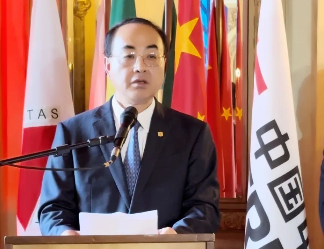 中车出口巴西第四大城市24列地铁列车项目正式完成签约(图1)