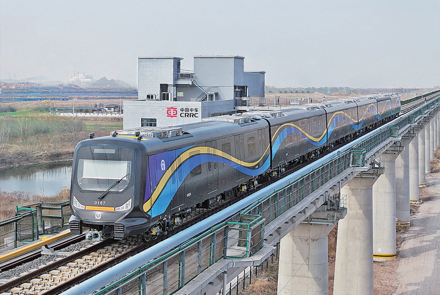 全球首列商用碳纤维地铁列车在青岛正式发布 年内将投入载客(图5) 3-24062F931145S.png