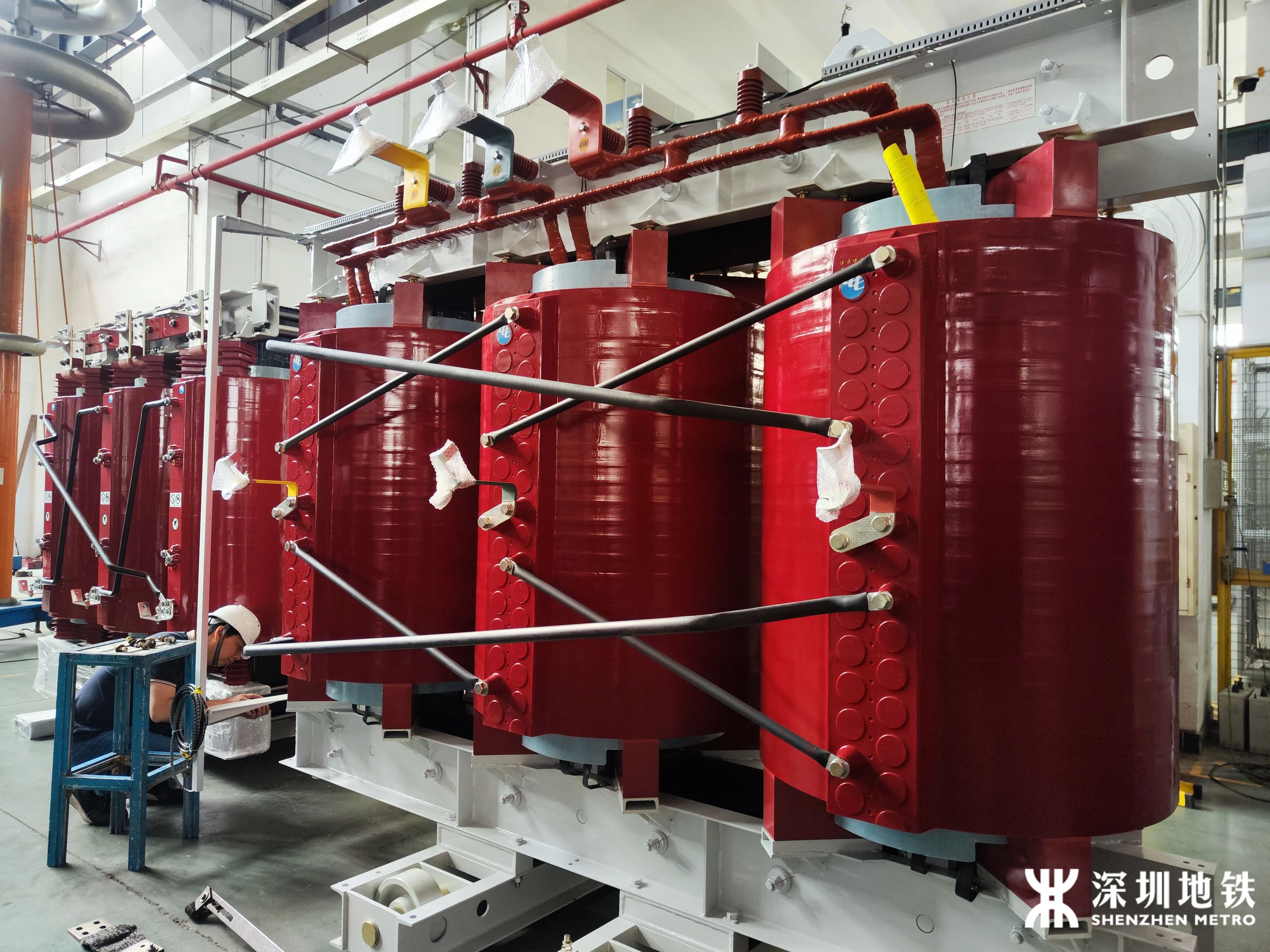 重大突破!深圳地铁第二代牵引能馈一体化设备研制成功!(图2) 3-240F40S50V59.jpg