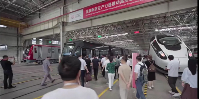 中车唐山B1线列车谍照流出(图2) 3-240FP94522147.jpg