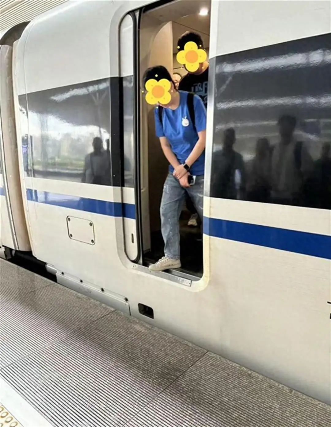 杭州东站回应“站台发生沉降”:问题确实存在,已交由专业部门查看(图1) 3-240FPZ954264.jpg