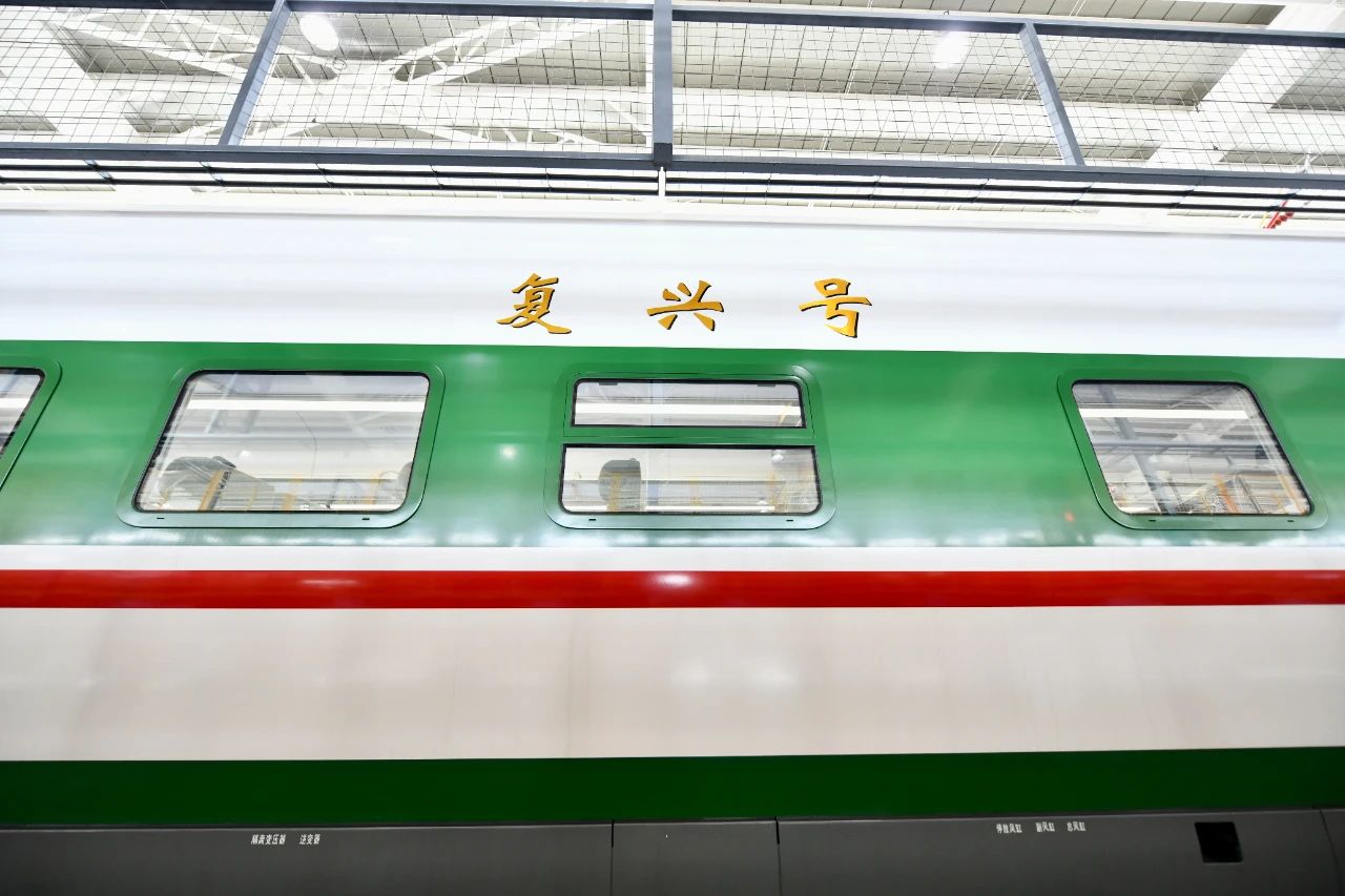 首次配属!新款CR200J型 “复兴号”动车组上线西南铁路(图2) 3-240G509112U44.jpg