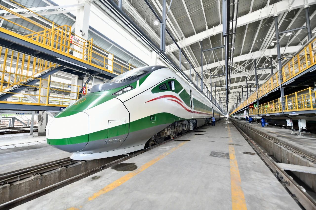 首次配属!新款CR200J型 “复兴号”动车组上线西南铁路(图1) 3-240G509134NX.jpg