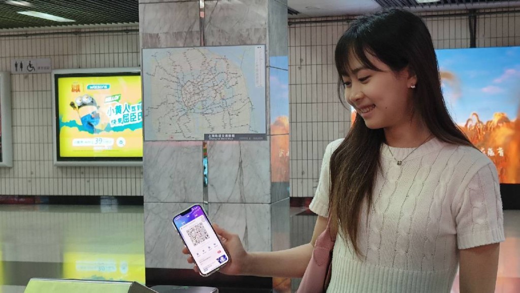香港市民即日起可用AlipayHK扫码乘搭上海地铁。(图2)