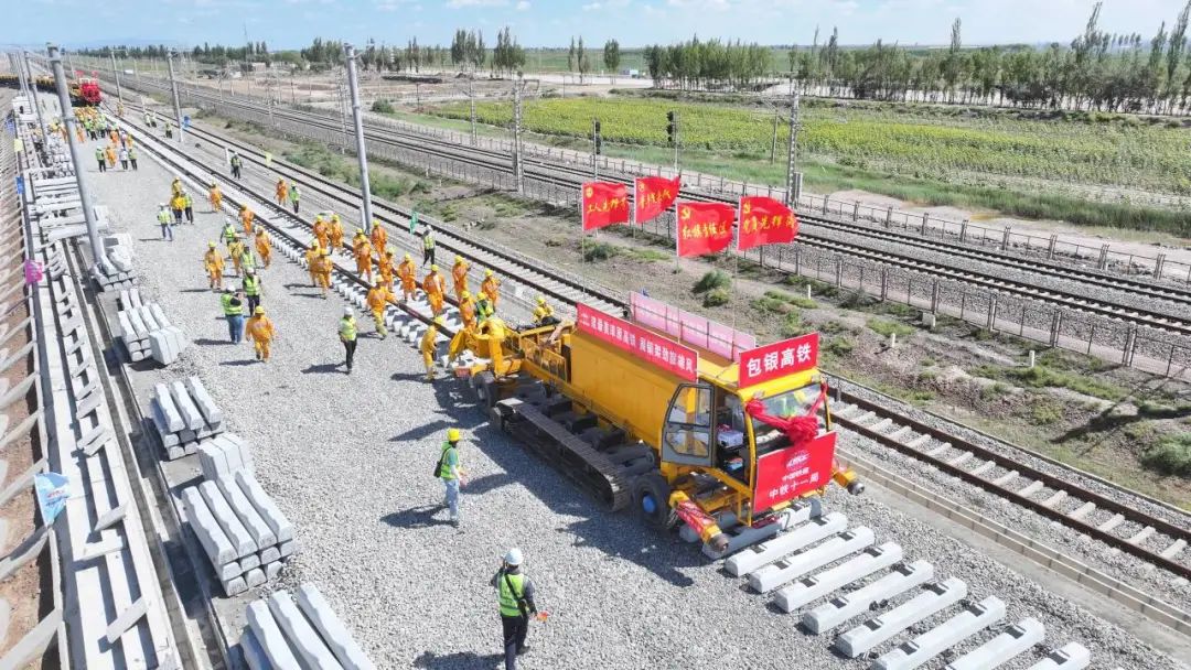 时速250公里!包银高铁内蒙古段明年将贯通!(图3) 3-240Q30U10H58.jpg