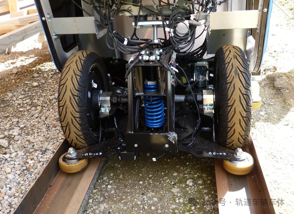 Urbanloop新型胶囊交通系统:产品开发过程及装配现场(图4) 3-240R10U3243D.jpg