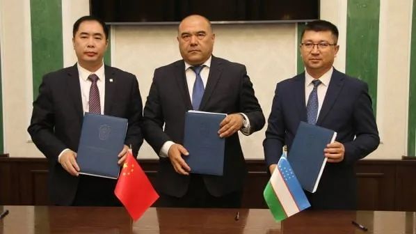 乌兹别克斯坦向中车订购电力机车(图1) 3-240R30T644610.jpg