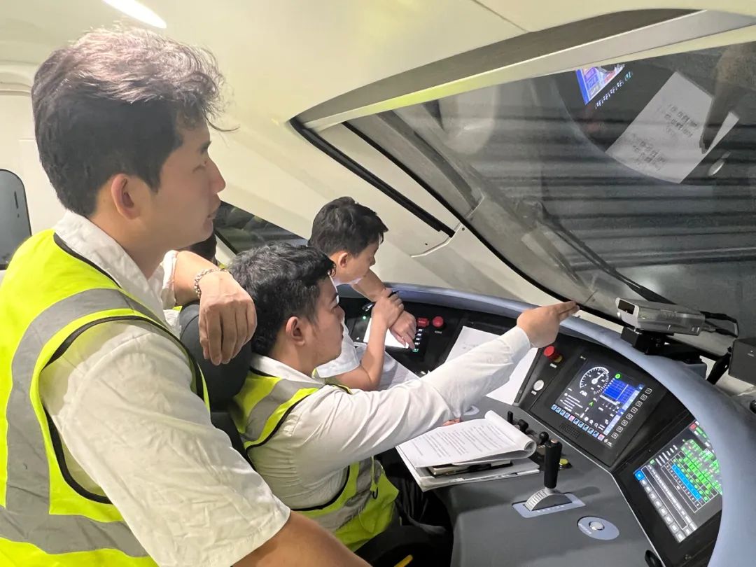 上海机场联络线联调联试加速冲刺,试运行在即(图1) 3-240RF943313N.jpeg