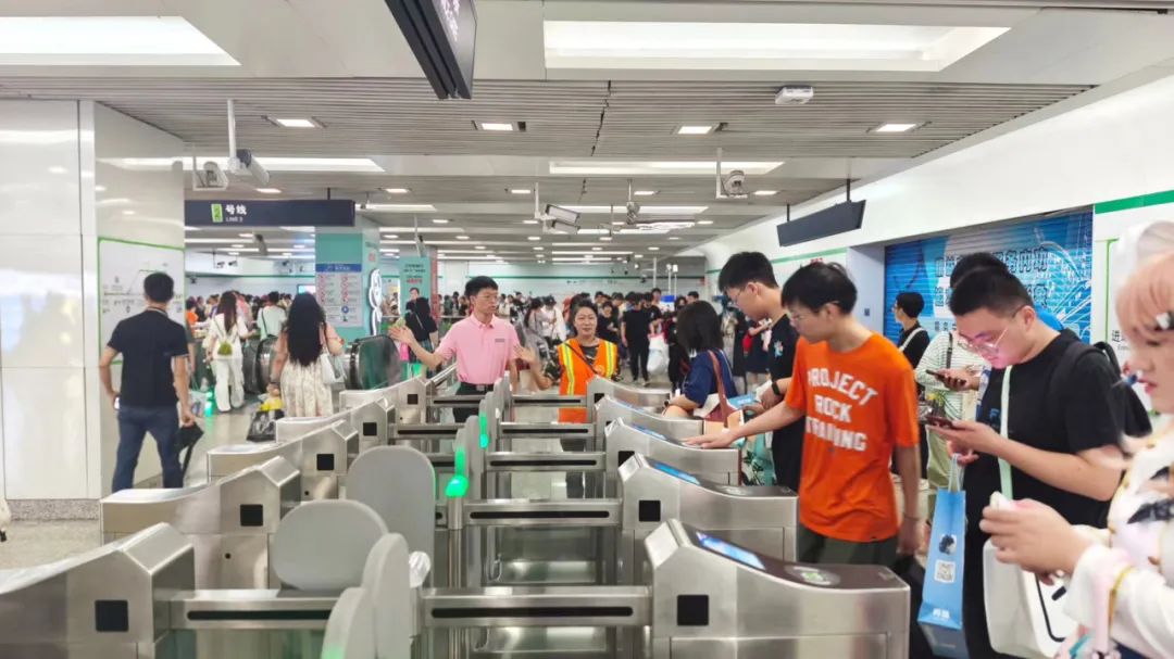 6.62亿人次!上海地铁暑运“成绩单”出炉(图1) 3-240Z60ZR1T6.jpeg