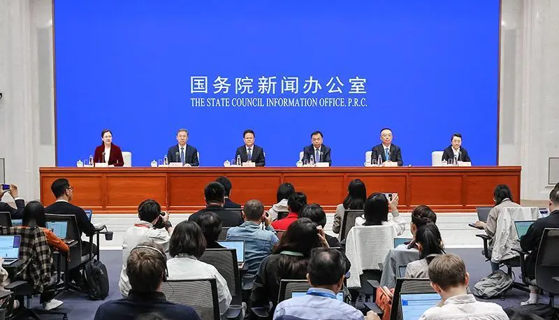 发改委:专项债等资金支持市郊铁路、城际铁路建设(图1) 3-2410100T440551.png