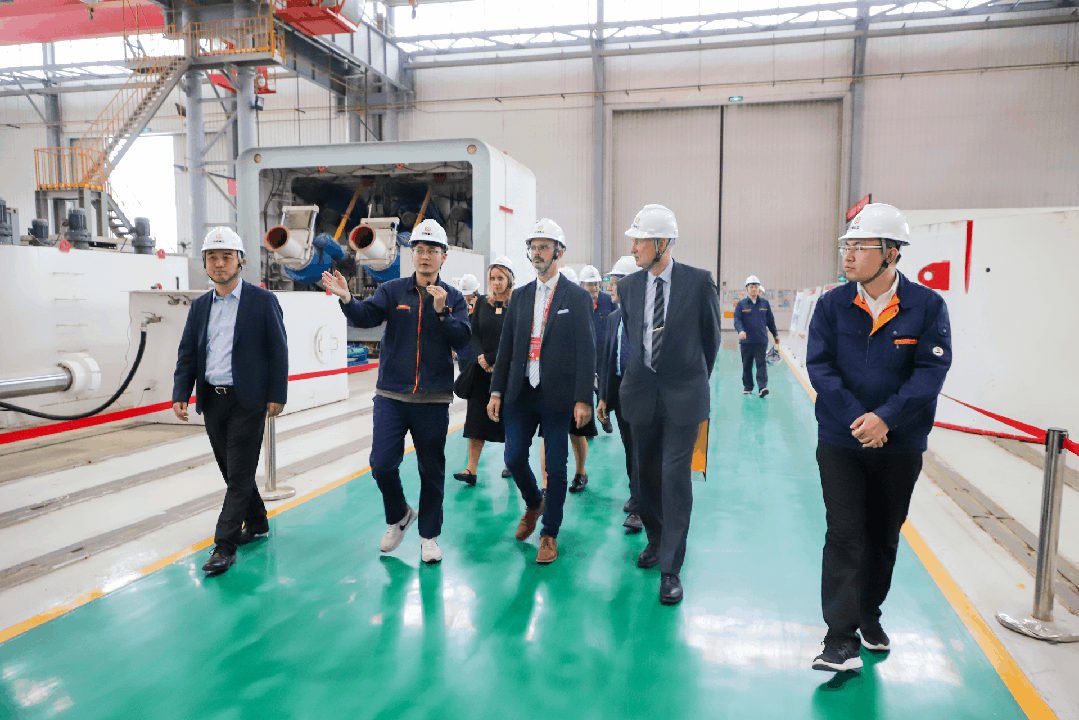 济南轨道集团与匈牙利布达佩斯及佩斯州工程商会签约(图1) 3-24102115395SX.gif