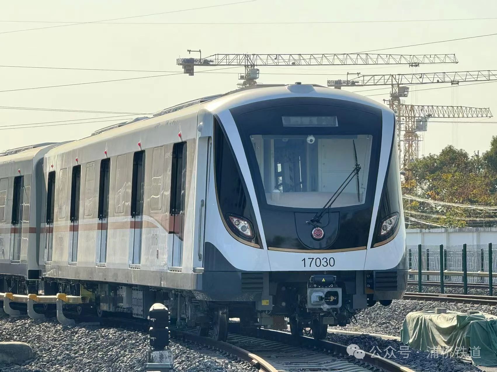 上海地铁17号线新车上线完毕(图2)