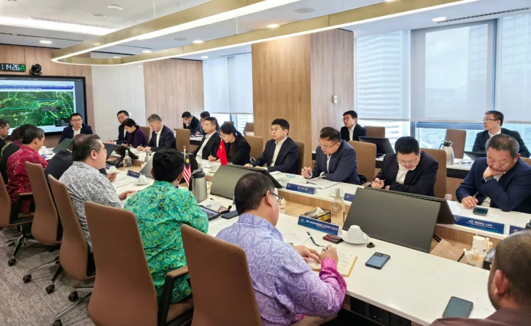 国家铁路局局长费东斌应邀率团访问泰国、马来西亚、老挝(图2) 3-2412120T9295M.jpg