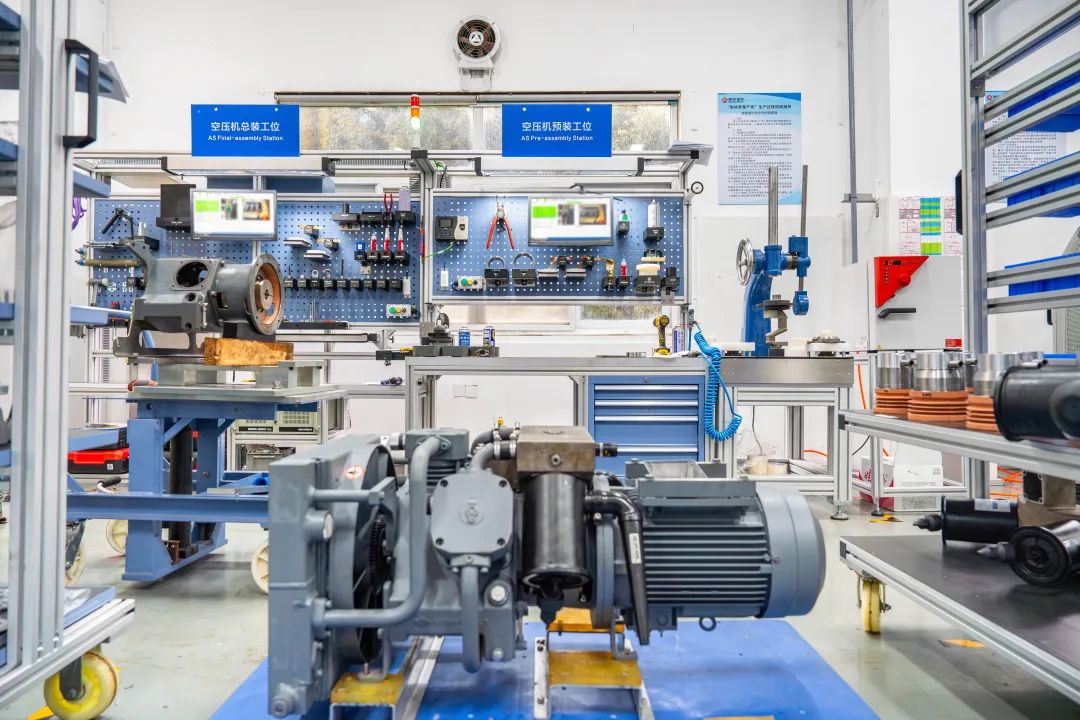 南京地铁实现电客车风源系统的深度自主维修(图1) 3-241231115G5127.jpg