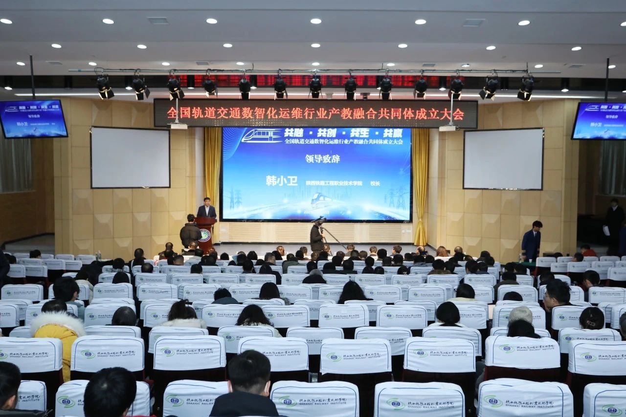 3-25011FU306102.jpg