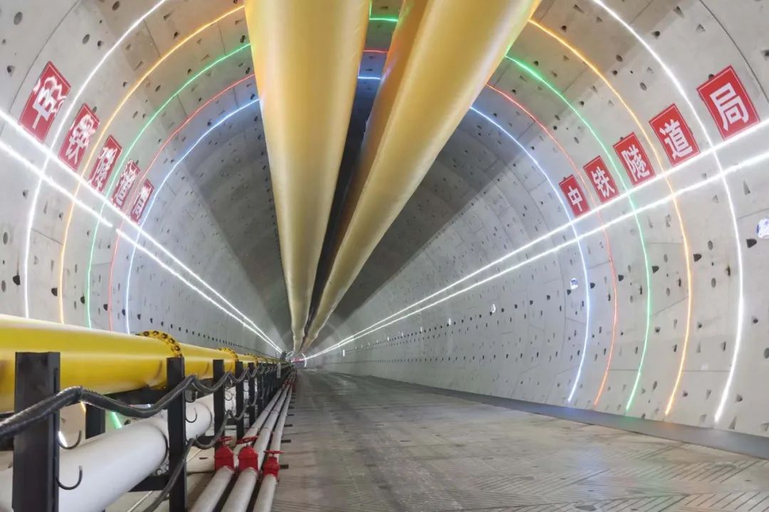 3-25031FT149344.jpg
