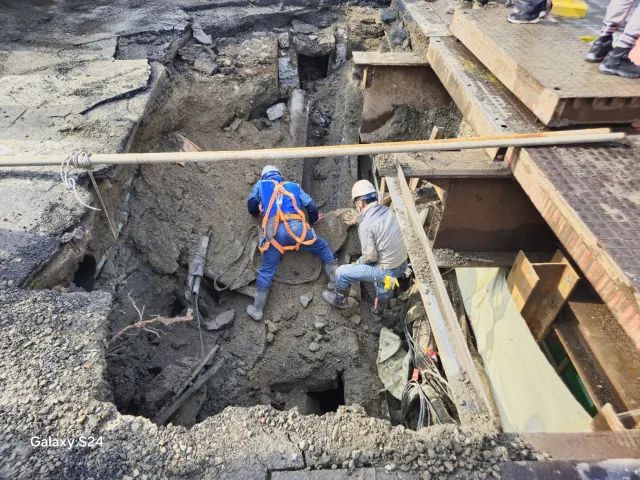 3-2504141I951613.jpg