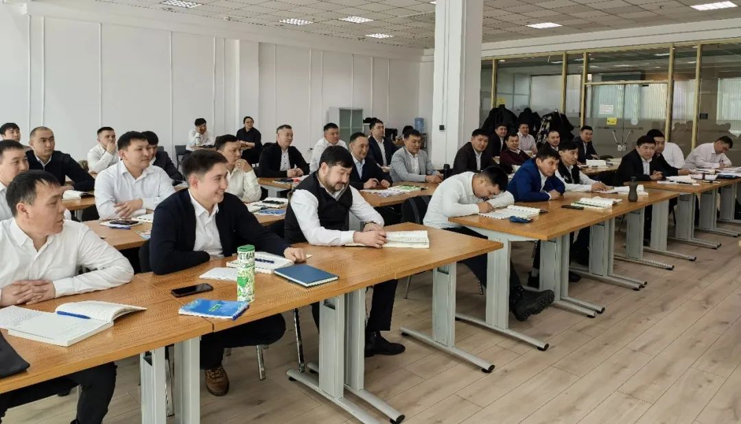 哈萨克斯坦阿斯塔纳市轻轨一期司机岗位培训班正在上课